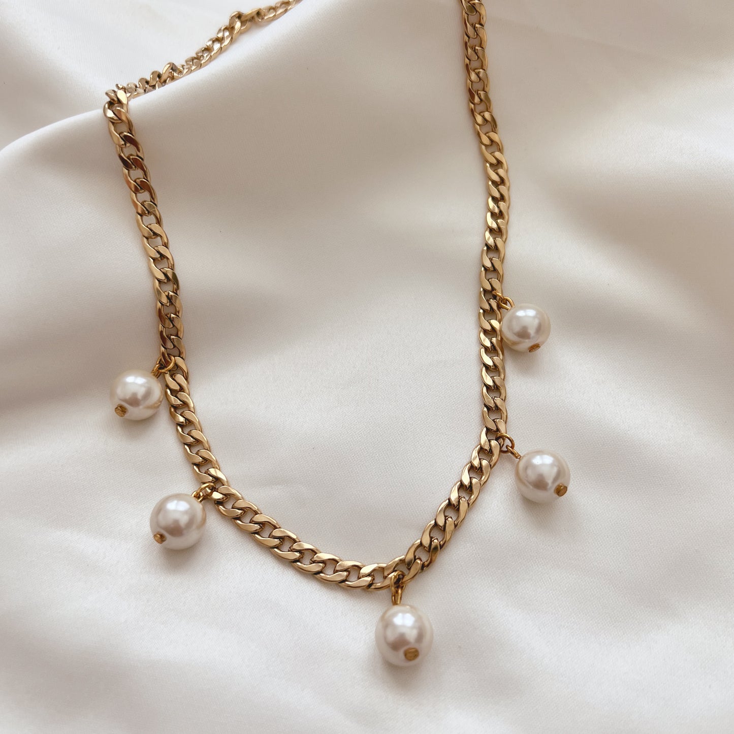 Dara Pearl Necklace