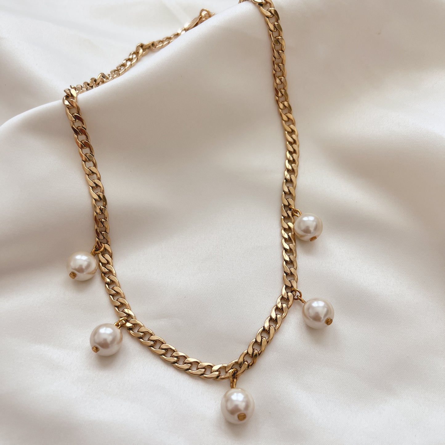 Dara Pearl Necklace