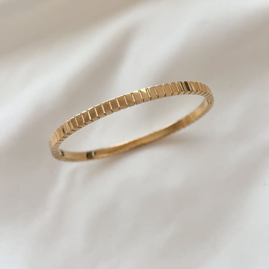 Emma Retro Style Bangle