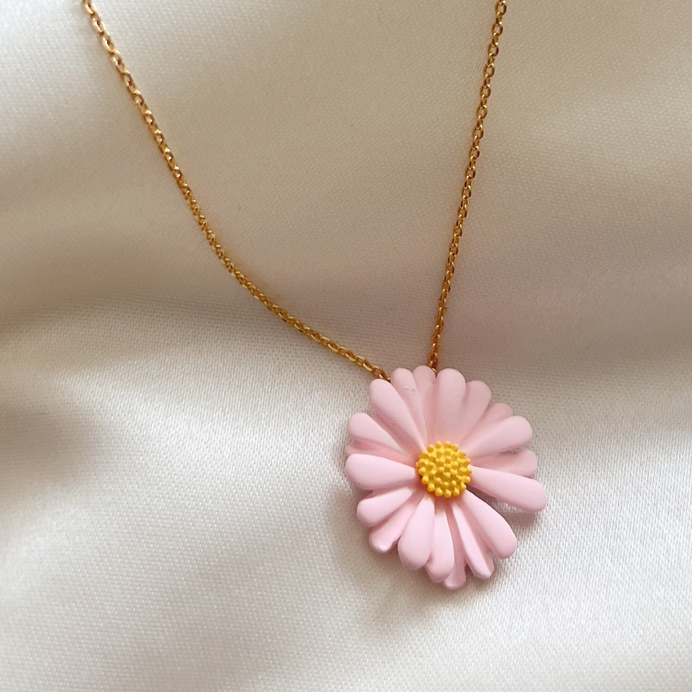 Carol Flower Pendant Necklace