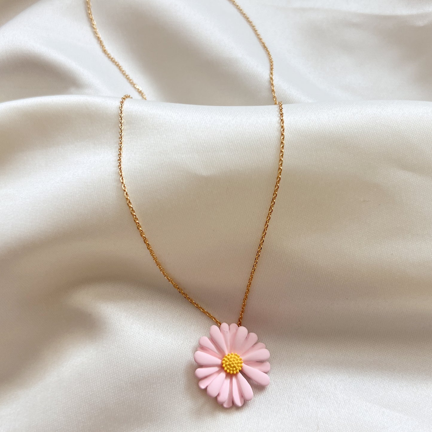 Carol Flower Pendant Necklace